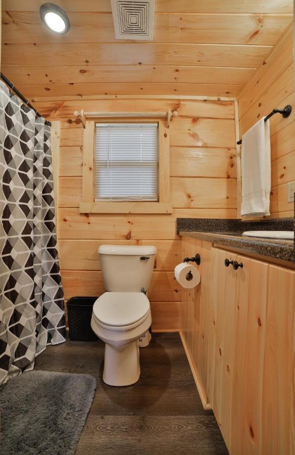 Thomas Cabin Forest Tiny Cabin With Hot Tub Chattanooga Zewnętrze zdjęcie