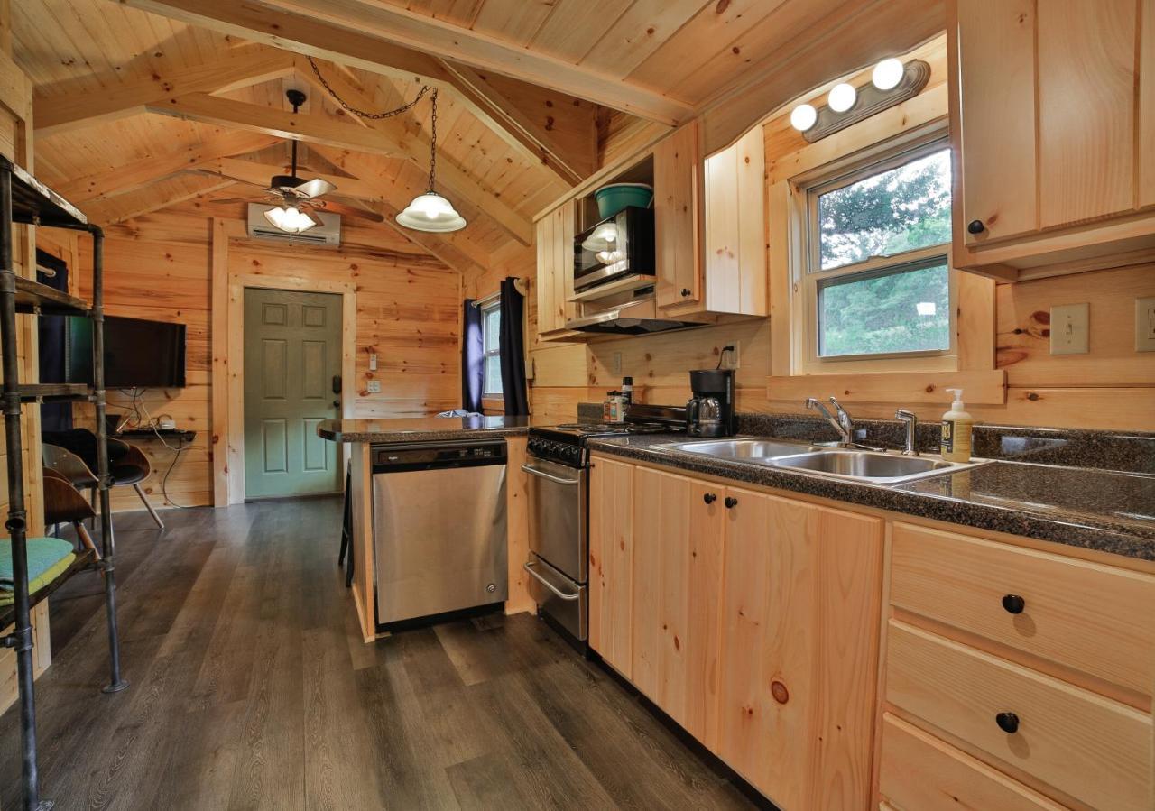 Thomas Cabin Forest Tiny Cabin With Hot Tub Chattanooga Zewnętrze zdjęcie