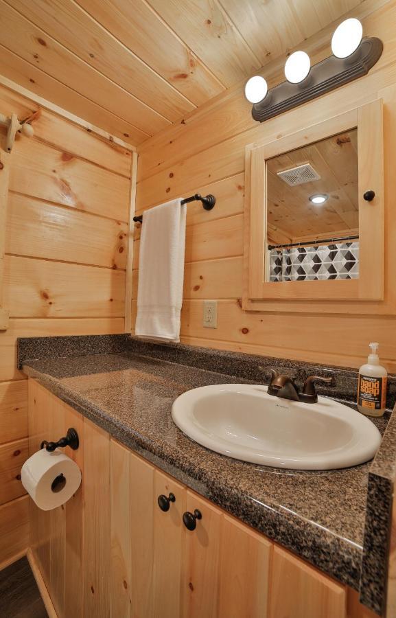 Thomas Cabin Forest Tiny Cabin With Hot Tub Chattanooga Zewnętrze zdjęcie